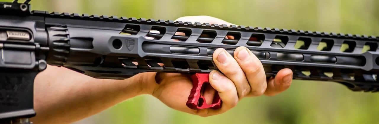 Rail with angled foregrip